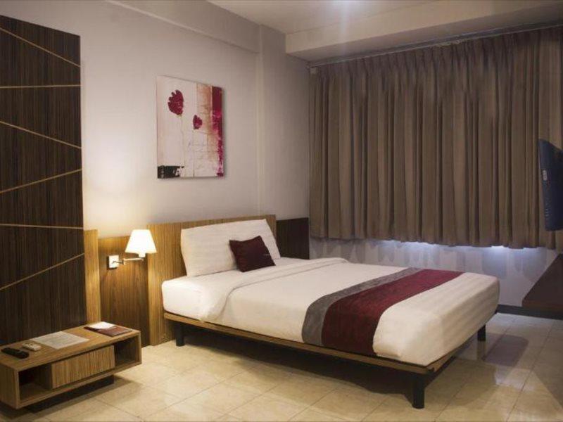 Valore Hotel Cimahi Экстерьер фото