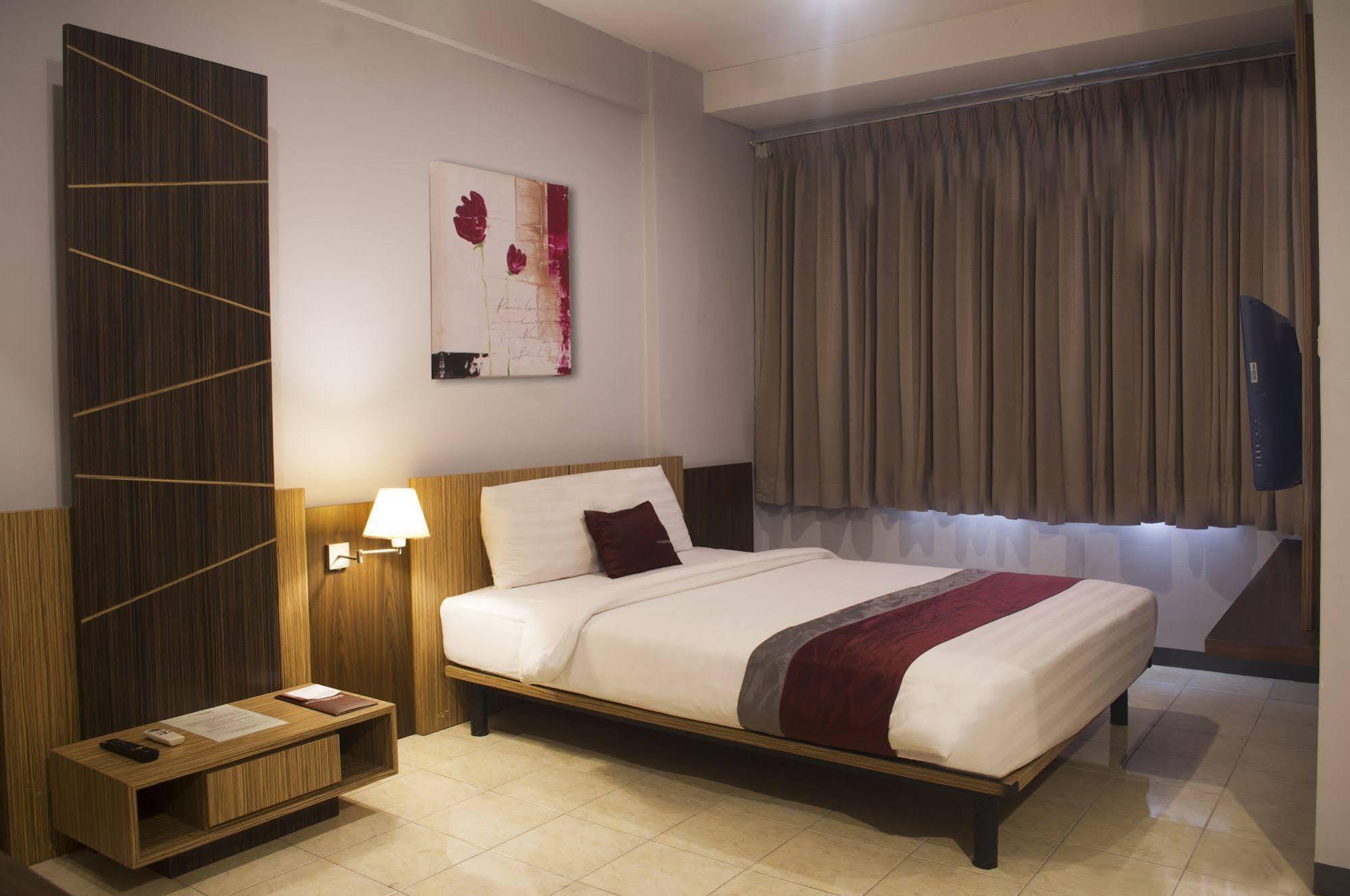 Valore Hotel Cimahi Экстерьер фото