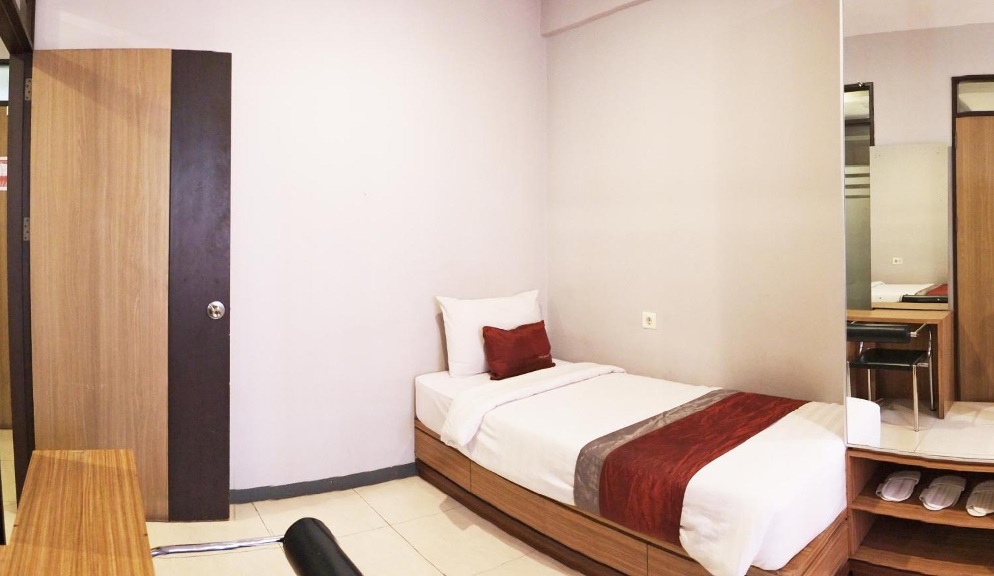 Valore Hotel Cimahi Экстерьер фото